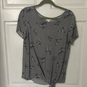 LC Lauren Conrad Blue and White Floral Short Sleeve Top